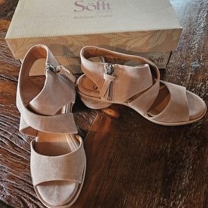NWT Soft Sandal USA 7.5 M Camille Stone